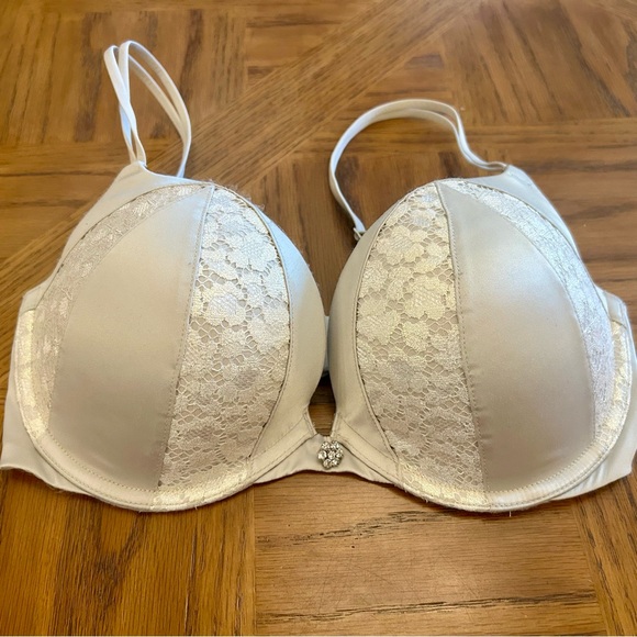 Victoria's Secret Other - Victoria's Secret Very Sexy Push Up Nude and Cream Lace Bra